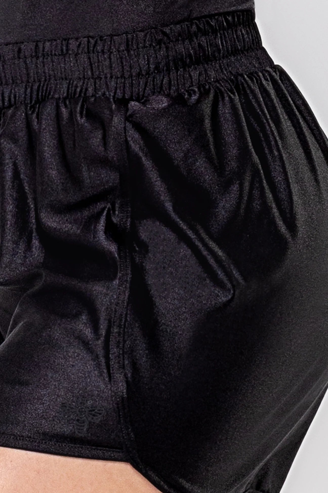 Shorts Violeta Preto Shine