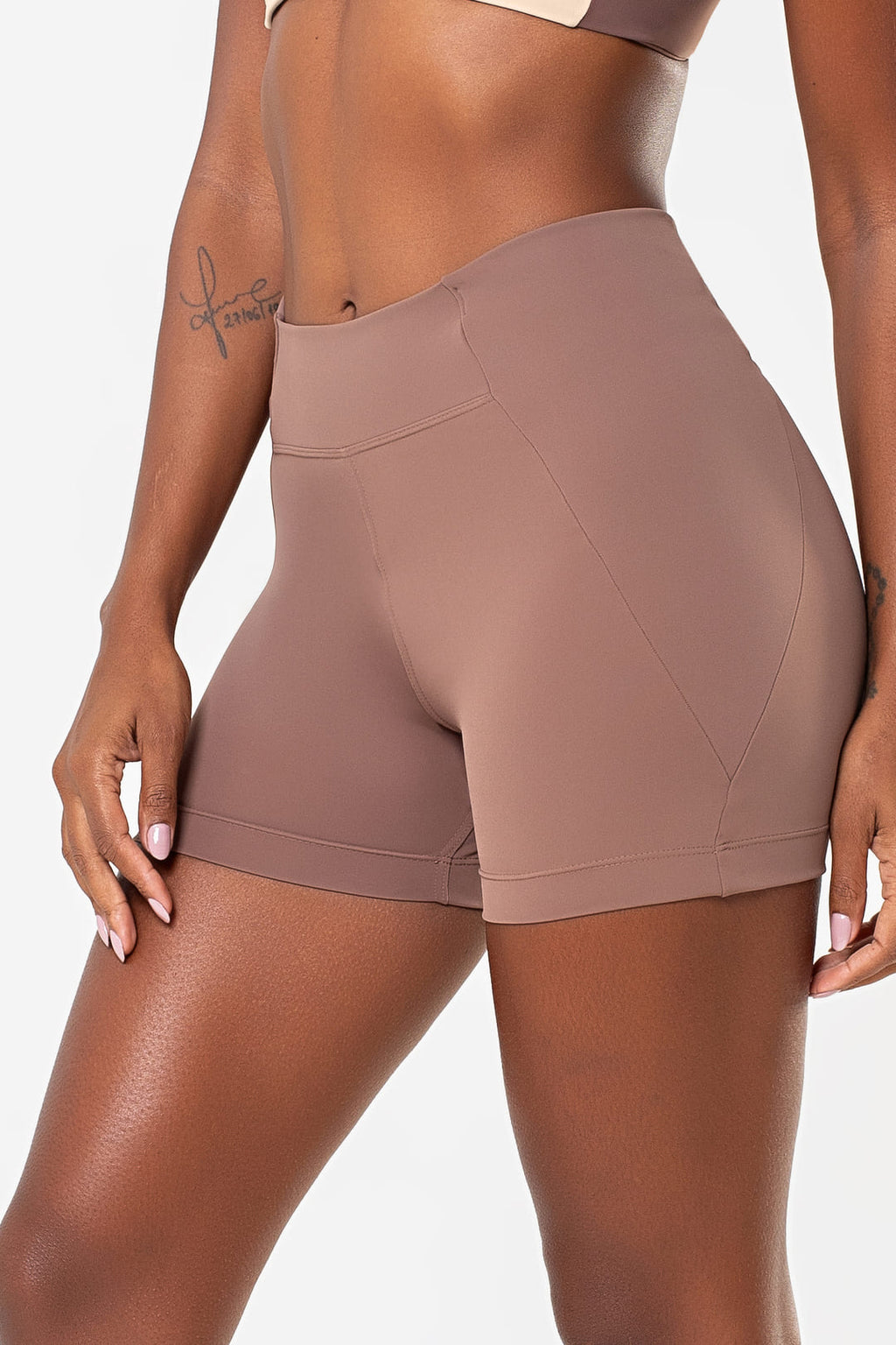 Shorts Hibisco Castanho