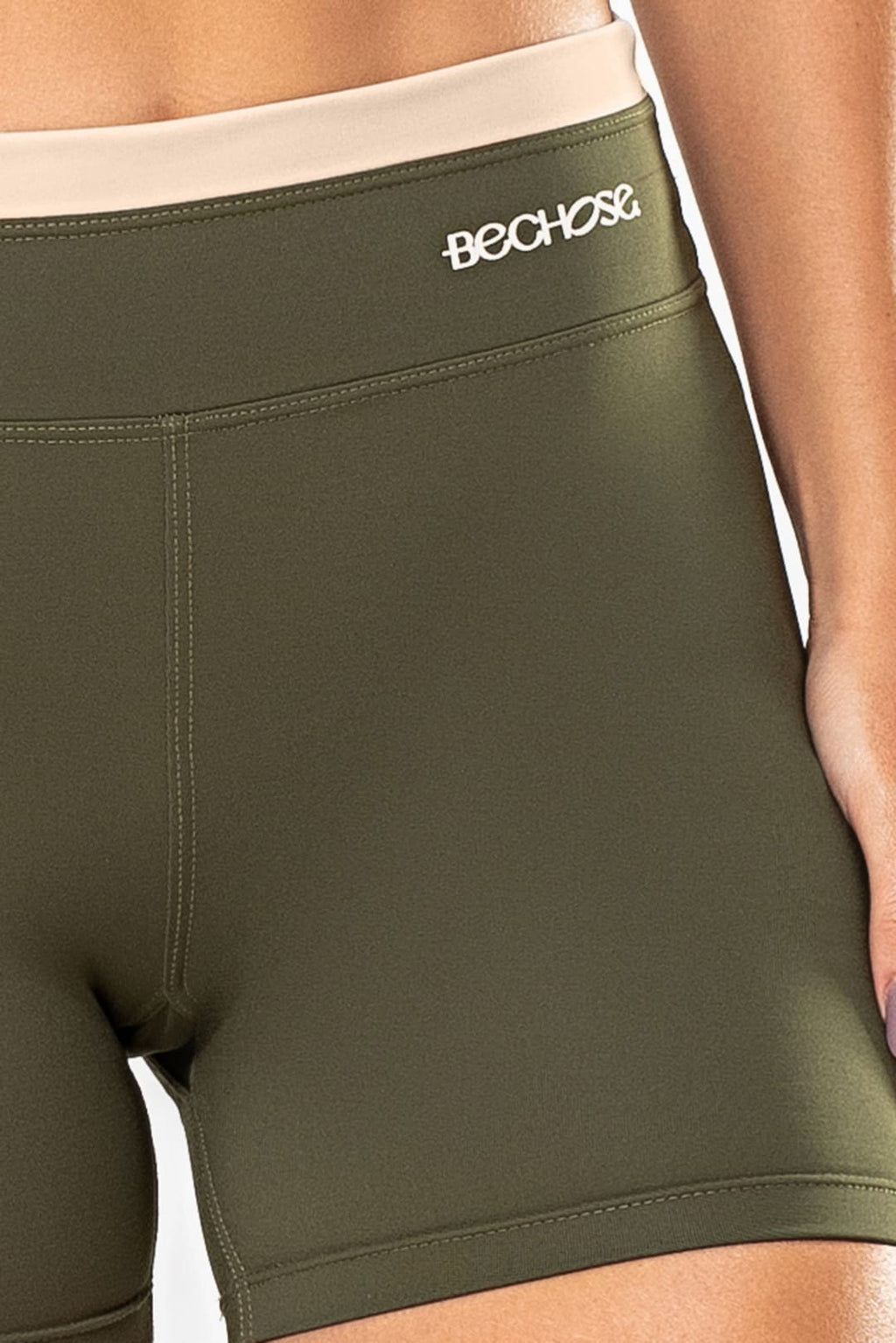 Shorts Amarílis Verde Exército / Cream