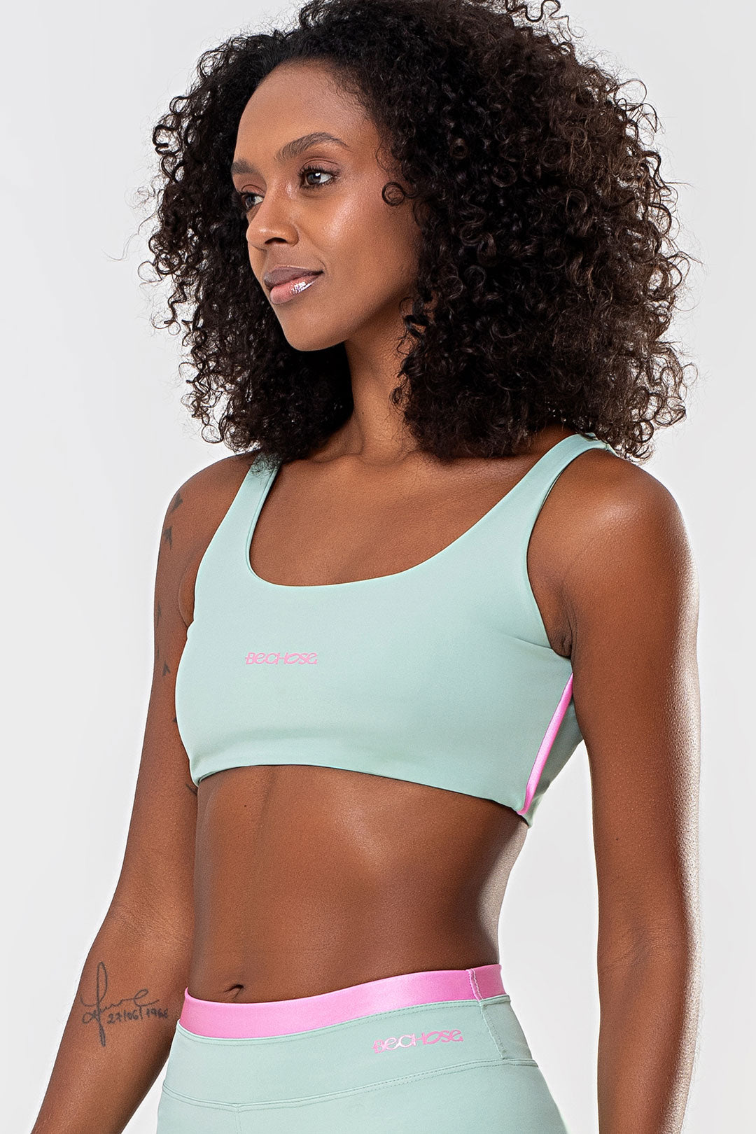 Top Amarilis Verde Jade e Rosa Sorvete Glow